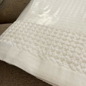 Sutra 4 bath towels and 2 hand towels NWOT